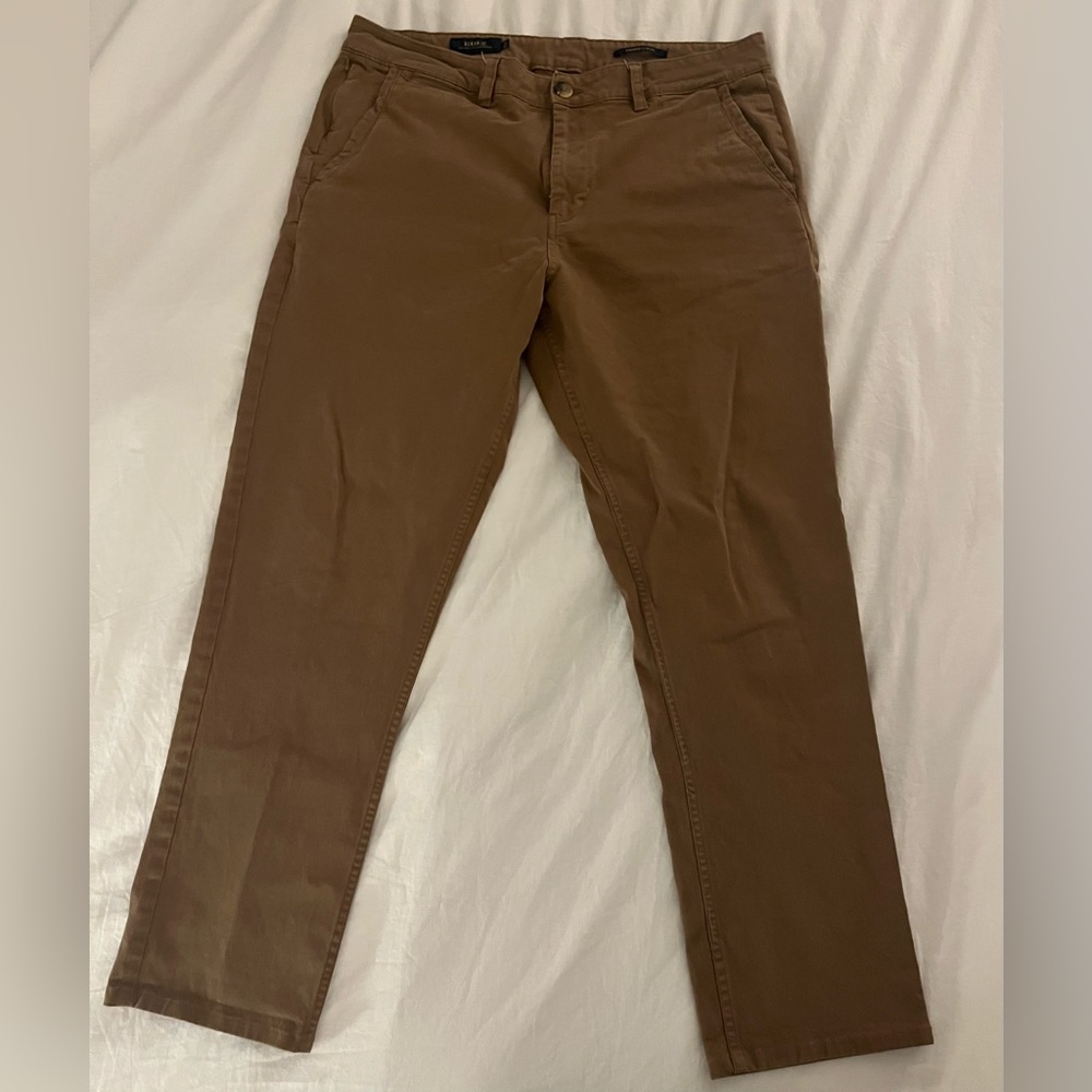 Roark 36x30 pants.